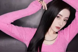 迪丽热巴亲身示范：软甜风已过时，辣妹风才够酷，学会后颜值翻倍图片
