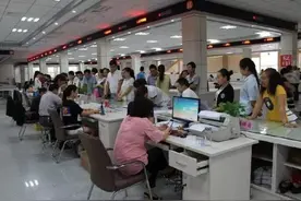 高考过后，民政局爆满，家长：熬了这么多年，终于解脱了图片