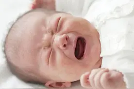 为何宝宝看到某个人会突然大哭？这不是迷信，背后是有科学根据的图片