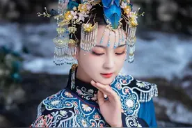 护士小姐用5毛钱的易拉罐，随手一剪猛翻千万倍，网友：手艺牛逼图片