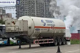 沈阳一加气站液化气罐车泄漏起火，附近道路已封闭图片