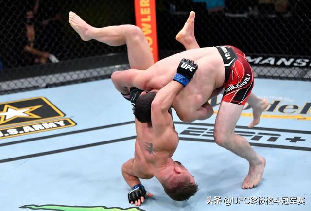 捷克“怪鸟”一飞冲天：普罗哈兹卡凶狠KO雷耶斯