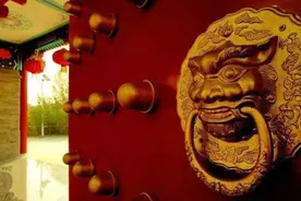 “双扇门，单扇户。”古代中国大门虽装饰秀美，却饱含阶级思想图片