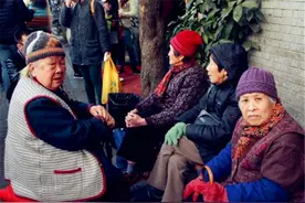 “老人是条龙，向谁谁家穷”，这句话并非迷信，有现实依据图片