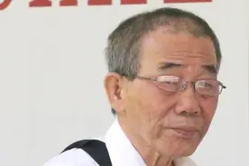 太离谱！称嘴吸胸可活血，新加坡74岁中医师被判坐牢图片
