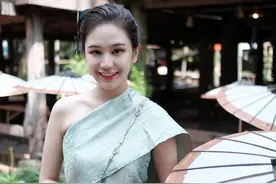 穿老挝传统服饰的老龙族少女有多漂亮，可以了解一下图片
