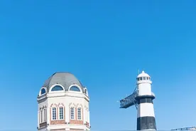 专业英语Day252丨企业屈服于工会要求被视为放弃管理的权力图片