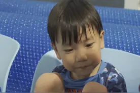 糕妈：年糕会游泳啦！我请来了世界冠军，来解答小孩学游泳的问题图片