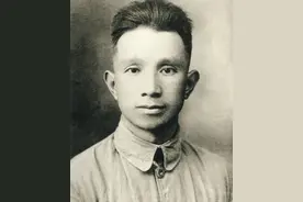 粟裕不为人知的童年，拜长工阿陀为师，将沙袋绑腿上练“飞毛腿”图片