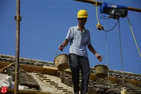 农村泥瓦匠进阶古建修复师，一个屋脊砌7层，挣钱了给孙子上大学图片