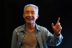 妻子得肺癌1盒药5万，大学教授为救妻走穴筹钱，却被批争名夺利图片