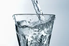 喝水要选净水器好，还是桶装水好？事实超过预期，不少人被忽悠了图片