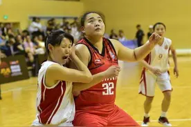 身高2米01，体重超200斤！中国版大鲨鱼，20岁的她，是女篮未来？图片