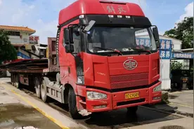 从警20多年首次碰到百吨王，司机都开得费劲，抱怨：他们让装多点的！图片