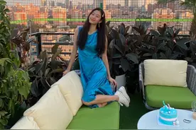 杨丽萍外甥女长开了！181身高能走秀会跳舞，儿时和小彩旗没法比图片