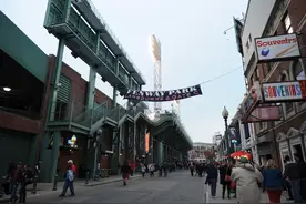 一招教你攻略如何坐在“绿色怪物”上看比赛！「地域棒球」图片