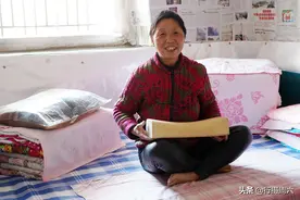 山村大妈用鬼见愁制作小木枕，3000元不卖，要做传家宝图片