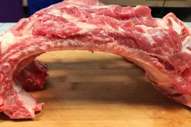 挑选排骨有窍门，30年老屠夫说漏：牢记这3点，排骨一挑一新鲜图片