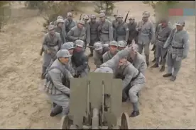 营长演示大炮用法，没用过怎么打也不响，小战士无意间居然打响了图片