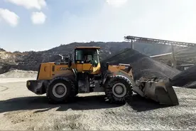 征战矿山20000小时，性能依旧在线，山推铲车太能“装”了图片