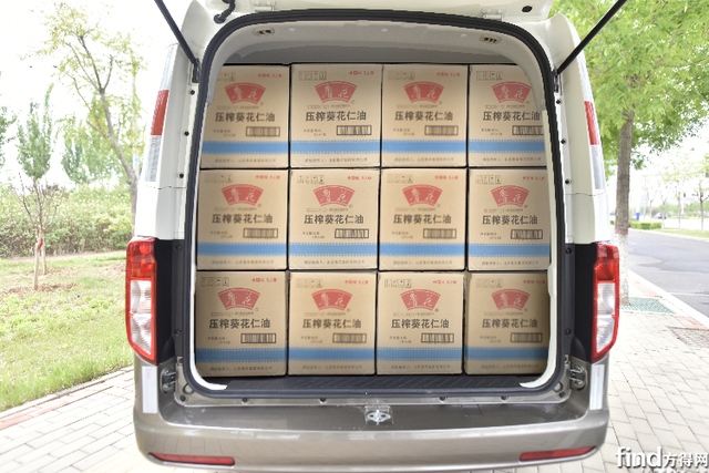 长安跨越星V5到底有多能装？最大容积 5.48m³，多拉快跑才是王道