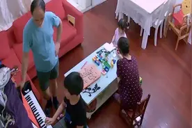 走进上海一户“意料之外”的二胎家庭，阁楼荒废，孩子睡在过道里图片