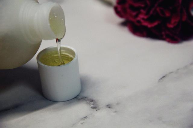 甄沐龙血树洗护发套装——让秀发重回年轻浓密