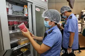 蜜雪冰城、益禾堂、柠香里，厦门突击检查网红饮料店！一门店被当场处罚图片