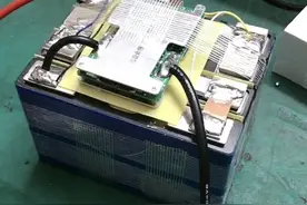 一块锂电池成本不到三百元，销售不低于七百元，加工只要三十分钟图片