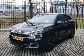 雪铁龙出大招！新一代C4现真身，溜背身形颜值抢眼，配魔毯悬架图片