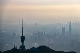 在深圳徒步、露营、看日落、日出、云海最佳地点之一——梧桐山图片