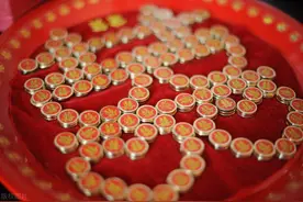 结婚时婆婆只掏两百，可是这个举动，让我掏心掏力把她当亲妈照顾图片