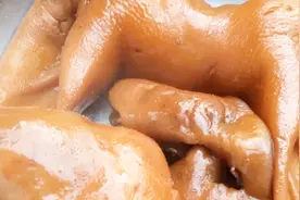 猪头肉好吃有窍门，这个做法色泽红亮，肉质软烂，骨头都可以吃了视频封面