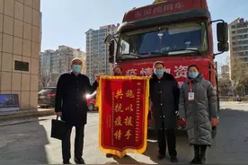守望相助 共克时艰——城东区疫情防控指挥部后勤保障组为辖区单位、部门及企业发放消杀物资图片