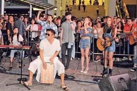 香港明星不讲排场，穿拖鞋上街像小市民，你能认出来几位？图片