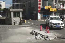 小区装道闸，有人拿菜刀阻拦！新老物业交接起纷争，地下车位、十几万欠款归谁管？社区回应图片