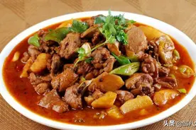 炒鸡怎么做最好吃？教您一招，鸡肉滑嫩不腥，味道香浓很下饭图片