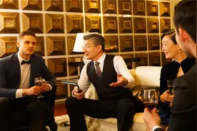 现在社会上，那些身家千万的有钱人，一般都从事的什么职业？图片