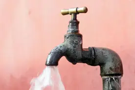 铅中毒，影响孩子智力和行为，这些千万别碰图片