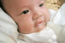 新生宝宝不好带？拍嗝有5个误区和4个方法，家长早了解带娃更轻松图片