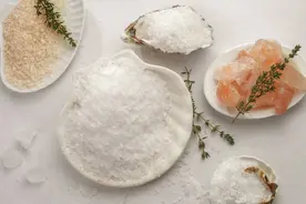 低钠盐、加碘盐、海藻盐，你家盐可能吃错了，区别很大，别乱买图片
