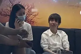 Baby郭敬明被偶遇！俩人同玩午夜场密室，郭敬明被吐槽尖叫声大图片