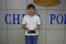 深夜搭讪女子抢手机，没出古镇就被抓了！图片