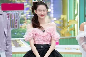 戚薇的“金鱼妆”火了，粉色吊带上衣配蓬蓬裙，百变女王变小公主图片