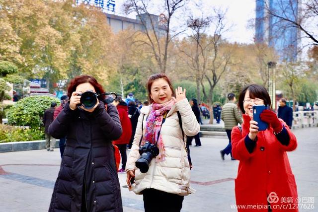 高手在民间，演出自娱自乐，洛阳周王城广场民间曲艺乐园