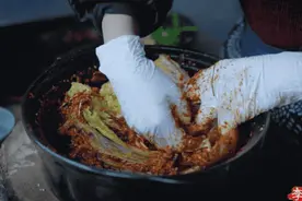 李子柒做泡菜视频遭韩国网友围攻！中国网友：emmm......图片