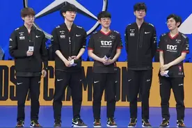 EDG夺冠后续引争议，男粉裸奔游行扰民，明星带头做不良示范被批图片