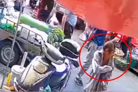 四川一大爷手绘100元买面条，老板每次都认真收下：一晃就是8年图片