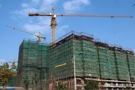 房地产爆雷不断，工地大面积停工，谁来保障施工企业的权利？图片