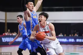 任骏飞37分创生涯新高徐杰伤退 广东送福建6连败图片